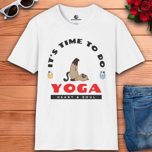 Cute yoga-themed white t-shirt featuring a playful cat illustration and the phrase “It’s time to do yoga”.